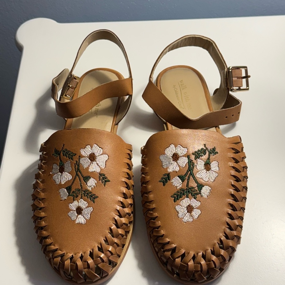 NEW! Coldwater Creek “Walk with me” Floral Embroidered Tan Mules size 9